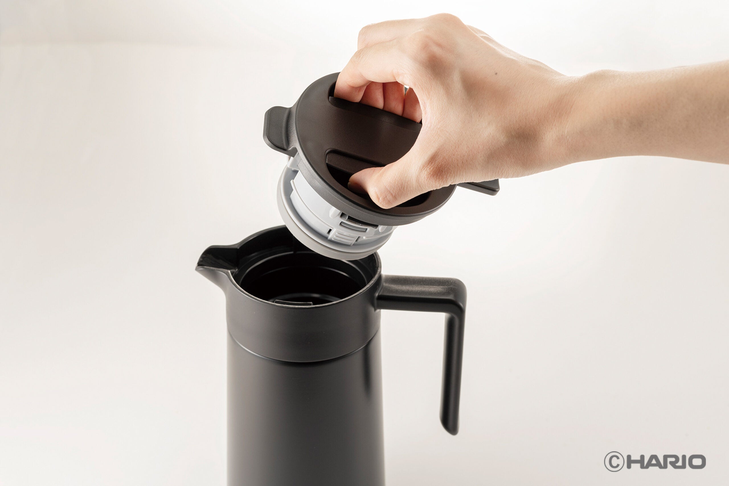 Hario Yalıtımlı Servis Sürahisi (800 ml) – Siyah