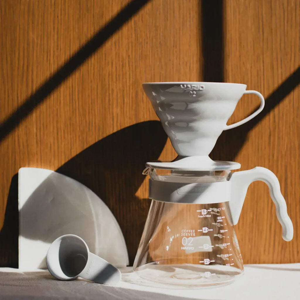 Hario V60 02 Seramik Kahve Demleme Seti “Beyaz”